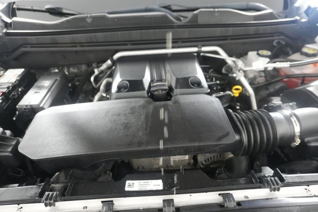 Used 2023 White Chevrolet Z71 image 35