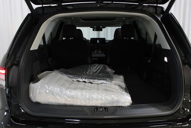 New 2026 Black Lincoln Reserve image 31