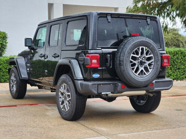 2024 Jeep Wrangler Sahara 3