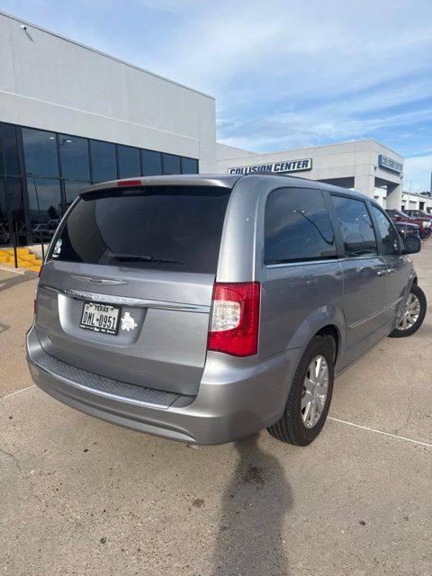  2014 Chrysler Town & Country Touring FWD   