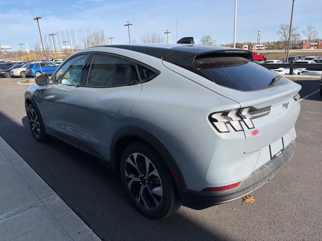 New 2026 Gray Ford Select image 4