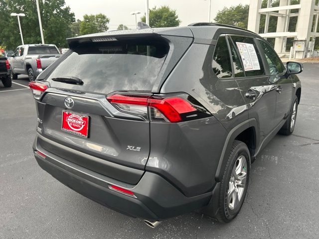 2025 Toyota RAV4 XLE - Photo 7