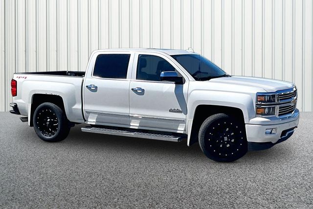 White Diamond Clearcoat 2015 Chevrolet Silverado 1500 Pickup Truck Four-Wheel Drive 6-Speed Automatic Overdrive