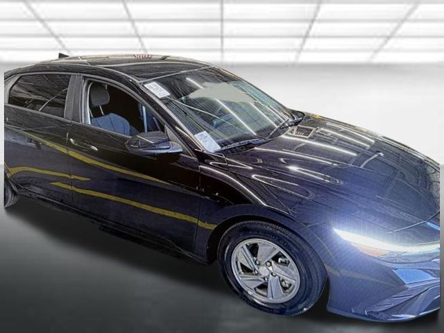2025 Hyundai Elantra SE FWD
