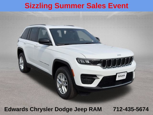 Bright White Clearcoat 2026 Jeep Grand Cherokee SUV / Crossover Four-Wheel Drive 8-Speed Automatic