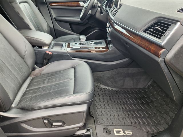 2018 Audi Q5 2.0T Black at Autostrade