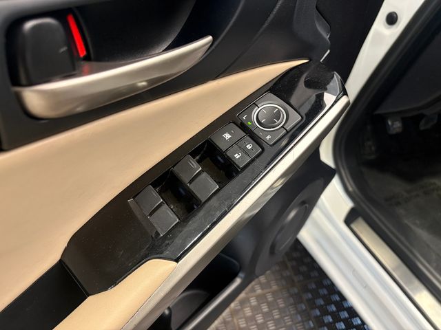 Used 2017  Lexus 300 image 11