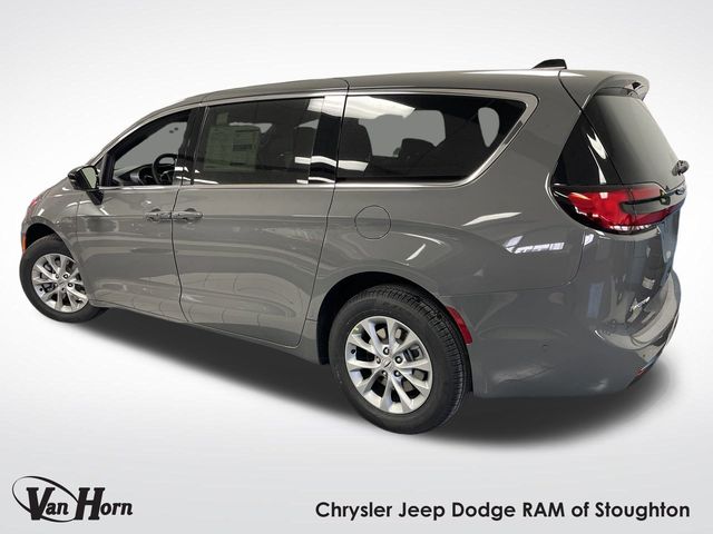 2025 Chrysler Pacifica Select photo