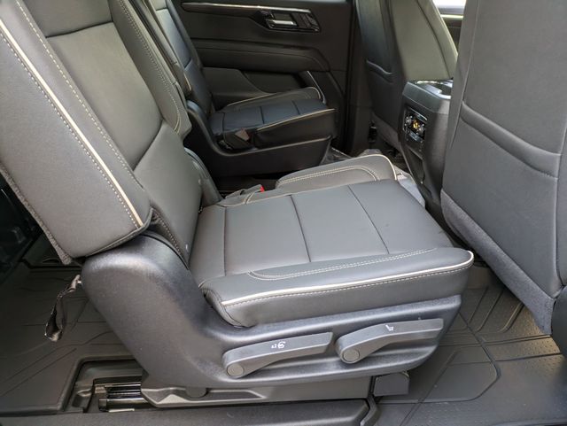 2025 Chevrolet Suburban Premier photo