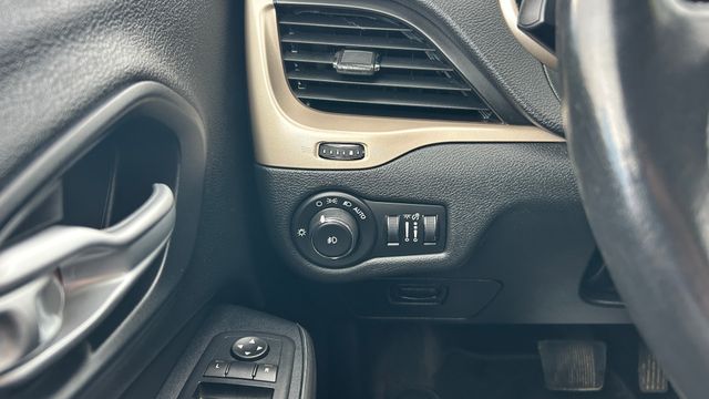 Used 2016 Jeep Cherokee SUV