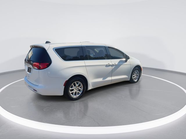 Used 2021 White Chrysler LX image 8