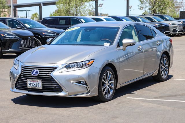 Used 2018 Silver Lexus 300h image 3