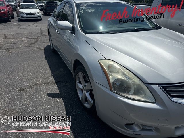 2011 Brilliant Silver Metallic Nissan Altima 2.5 FWD Sedan