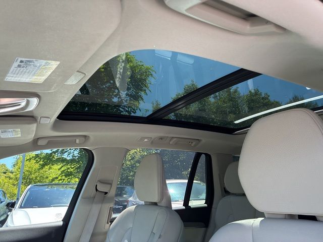 Certified Used 2025 Blue Volvo T8 Plus image 17