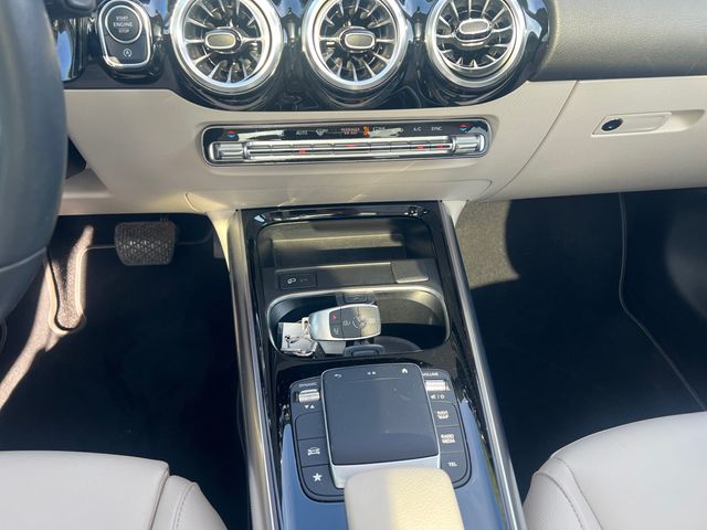 Used 2022 White Mercedes-Benz GLA 250 image 16