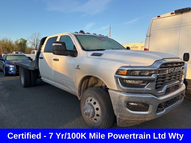 2025 RAM 3500 Chassis Tradesman Crew Cab LB DRW RWD