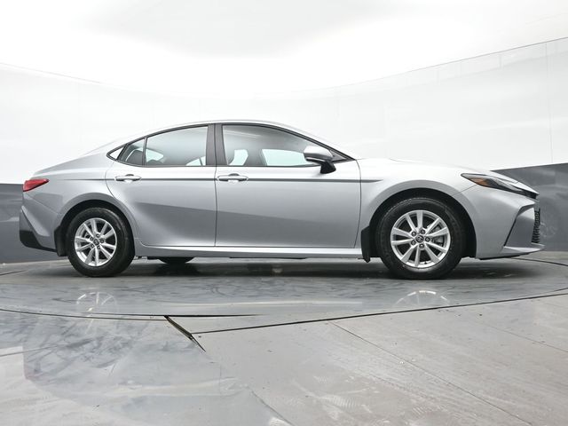 2025 Toyota Camry LE 39