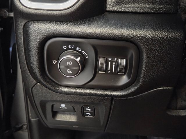Used 2019 Silver Ram Laramie image 30