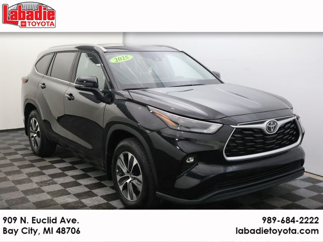 2025 Toyota Highlander XLE AWD