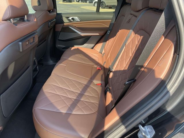 Used 2023 Black BMW xDrive40i image 10