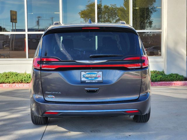 2022 Chrysler Pacifica Touring L 6