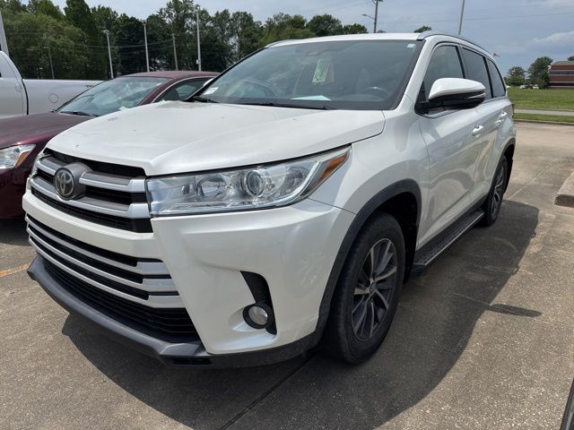 White (Blizzard Pearl) 2019 Toyota Highlander XLE AWD SUV / Crossover All-Wheel Drive 8-Speed Automatic