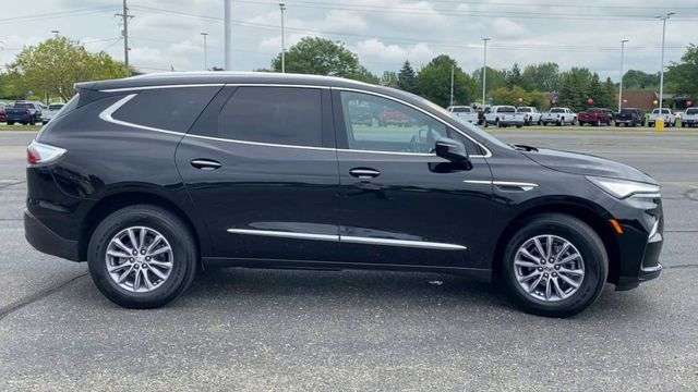 2023 Buick Enclave Essence 9