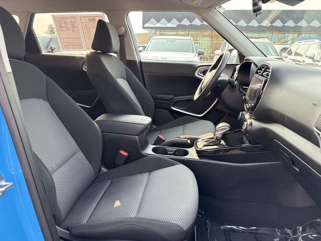 2025 Kia Soul S - Photo 15