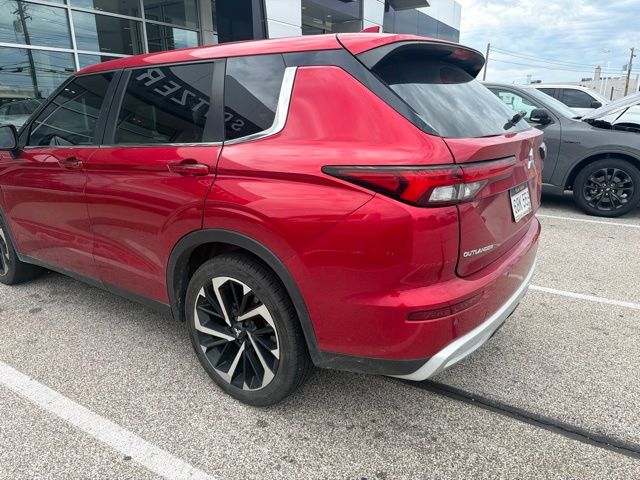 Certified Used 2022 Red Mitsubishi SE image 18