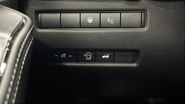 Used 2024 Super Black Nissan Platinum image 32