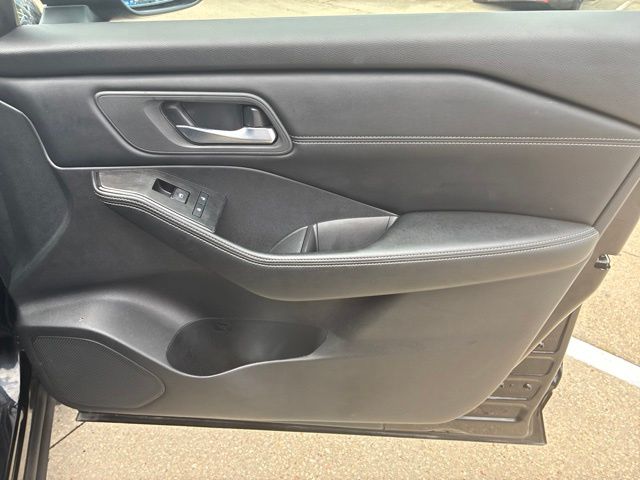 2024 Nissan Rogue SV Black at Royal Nissan