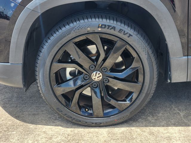 2023 Volkswagen Taos 1.5T SE Black at DeMontrond Auto Country