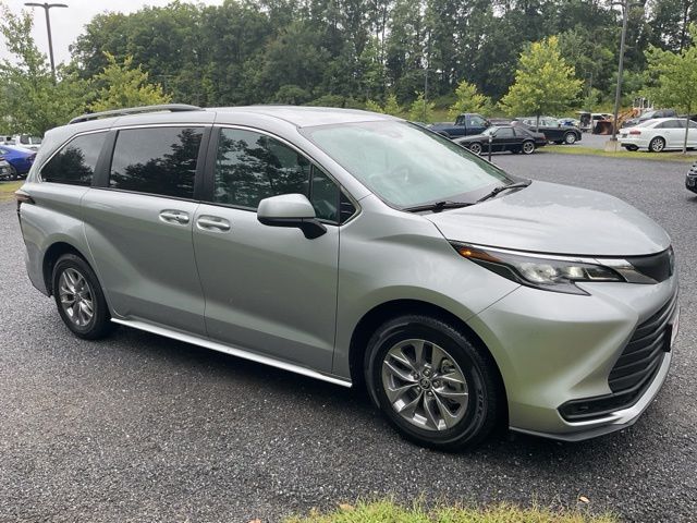 Used 2025 Toyota Sienna Van