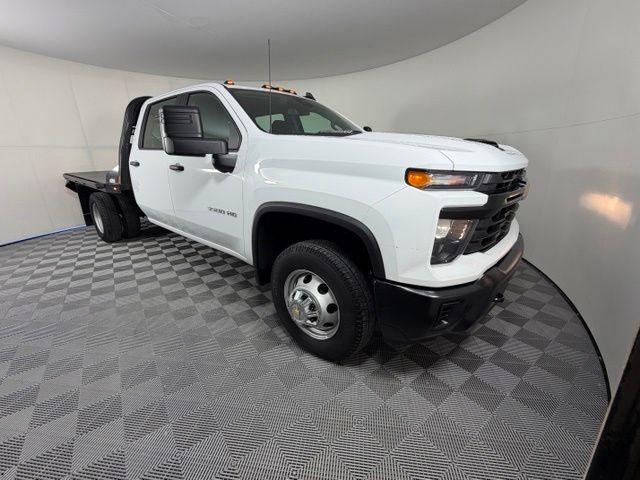 Summit White 2025 Chevrolet Silverado 3500HD Pickup Truck Four-Wheel Drive Automatic