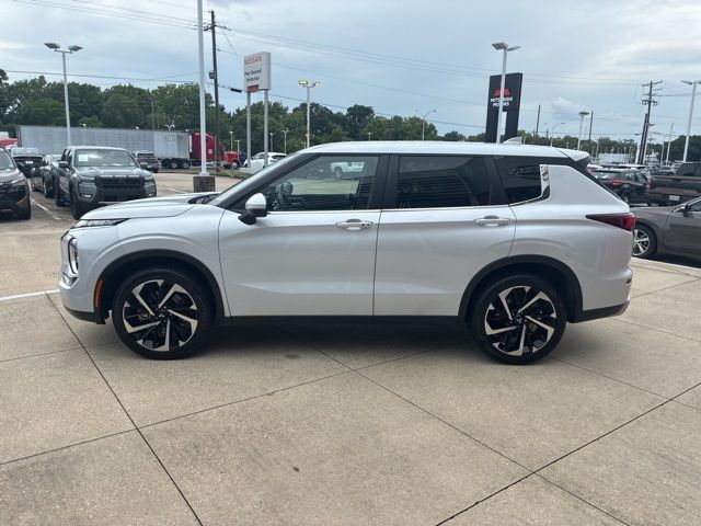 2024 Mitsubishi Outlander SE  at Royal Nissan