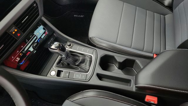 2025 Volkswagen Jetta SE - Photo 20