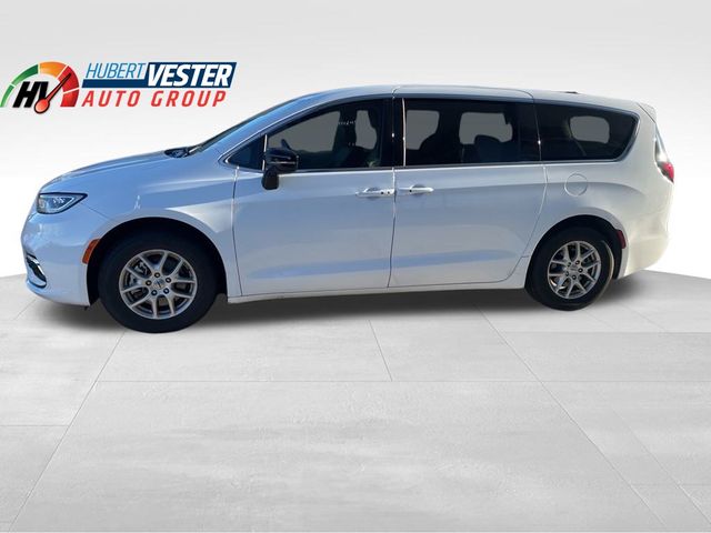 2024 Chrysler Pacifica Touring L's photo