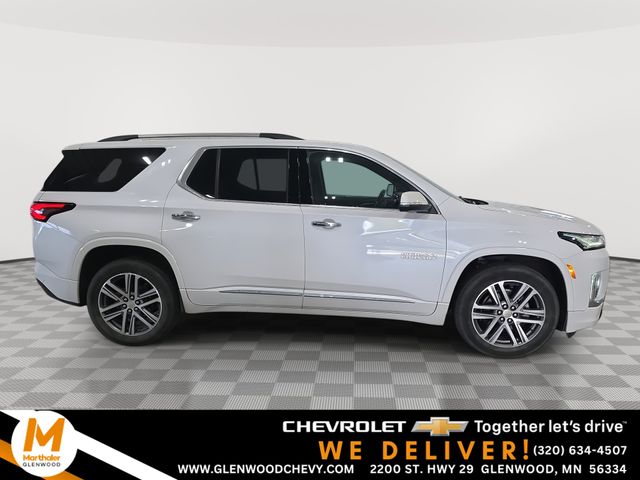 White (Iridescent Pearl Tricoat) 2022 Chevrolet Traverse SUV / Crossover Four-Wheel Drive 9-Speed Automatic