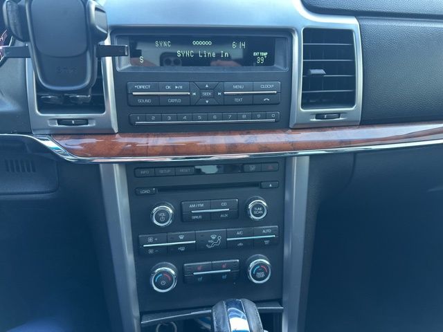 Used 2011 Black Lincoln Base image 19