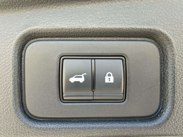 Used 2024 White Nissan SL image 9