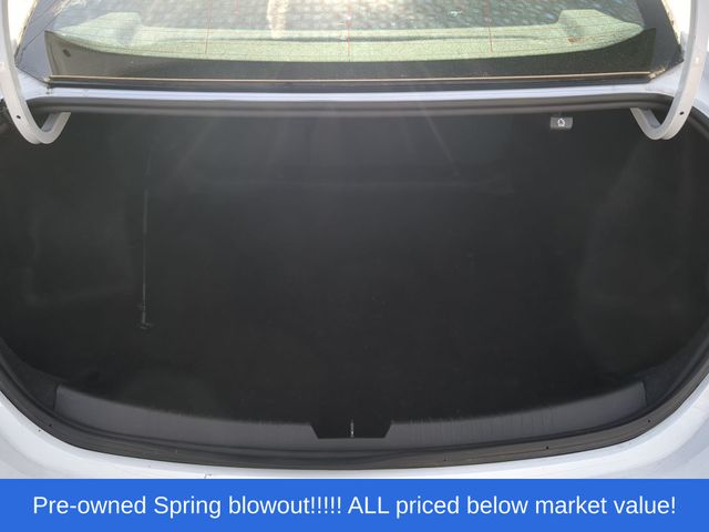 Used 2025 Summit White Chevrolet LT image 39