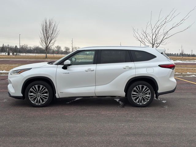 2021 Toyota Highlander Hybrid Platinum