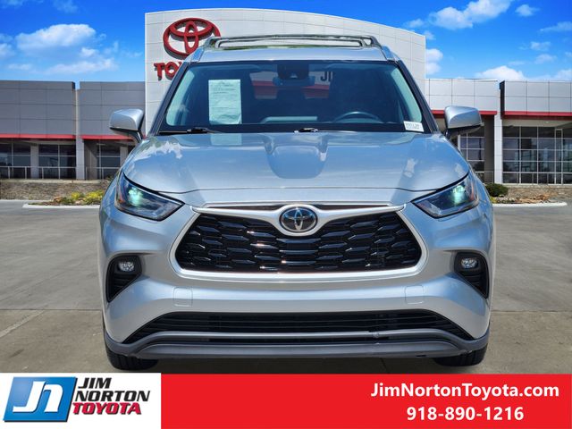 Used 2021 Toyota Highlander XLE with VIN 5TDGZRBH1MS159172 for sale in Tulsa, OK