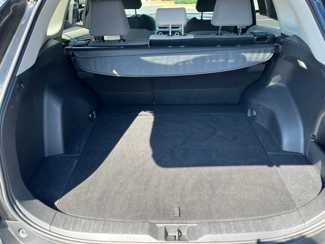 2025 Toyota RAV4 XLE - Photo 11