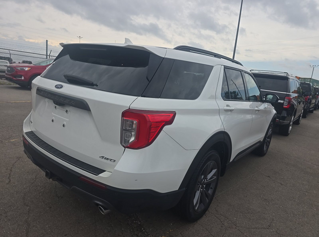 2023 White Metallic Ford Explorer XLT 4X4 SUV