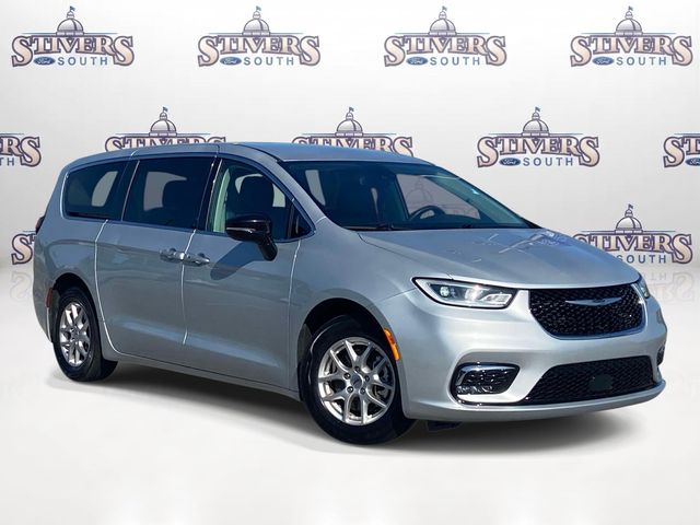 Silver Mist Clearcoat 2024 Chrysler Pacifica Minivan Front-Wheel Drive 9-Speed Automatic