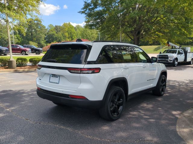 Used 2022 White Jeep Altitude image 5