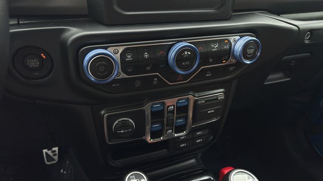 Used 2022 Blue Jeep Unlimited Sport S image 30