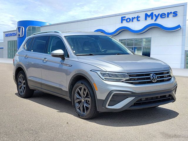 Pyrite Silver Metallic 2024 Volkswagen Tiguan SUV / Crossover Front-Wheel Drive 8-Speed Automatic