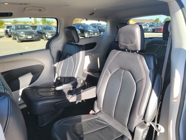 2022 Chrysler Pacifica Touring L 23